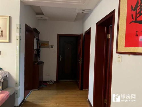 濱江2期,龍泉學(xué)區(qū),多層1樓,送地上車(chē)庫(kù),儲(chǔ)藏室,精裝修三室兩廳兩衛(wèi),證滿兩年,客廳朝北,小區(qū)環(huán)境好 滕州二手房出售